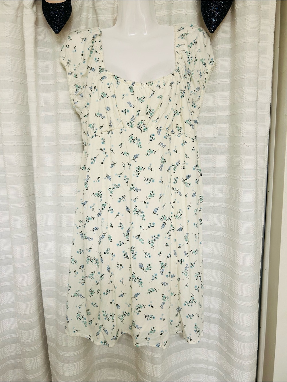 No Boundaries Cream Floral Puff-Sleeve Dress NWT